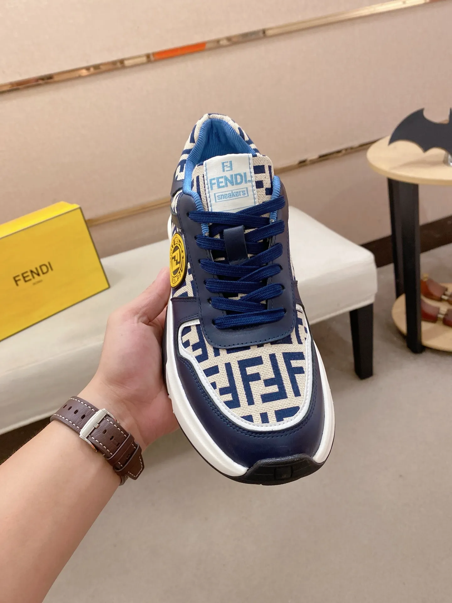 Men's shoes 💰 462💰 (fendi) New style 👊🏻 upper 🇮🇹 imported cowhide fabric 🇩🇪 lining imported sheepskin lining. The original outsole is molded to highlight the identity of every man, and the upper foot is elegant and stable🚶🏻🚶🏻The high-end custom counters reproduce the original version📯No matter the wind or rain, the shoe last remains unchanged and can withstand the verification of time🔍️,🔵 Size: 38-44